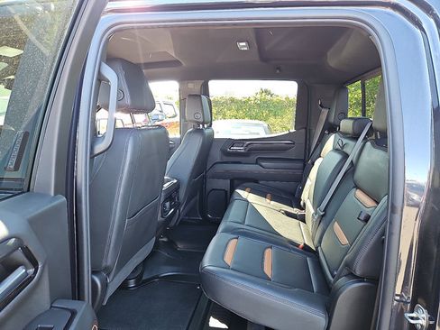 Used 2024 GMC Sierra 1500 AT4 w/ AT4 Premium Package AWD/4WD image 10