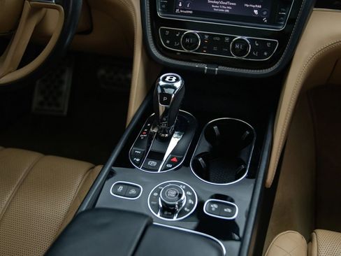 Used 2017 Bentley Bentayga AWD/4WD image 35