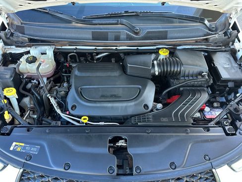 Used 2021 Chrysler Pacifica Touring-L FWD image 22
