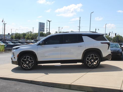 Certified 2025 Chevrolet Traverse High Country w/ LPO, Floor Liner Package AWD/4WD image 10