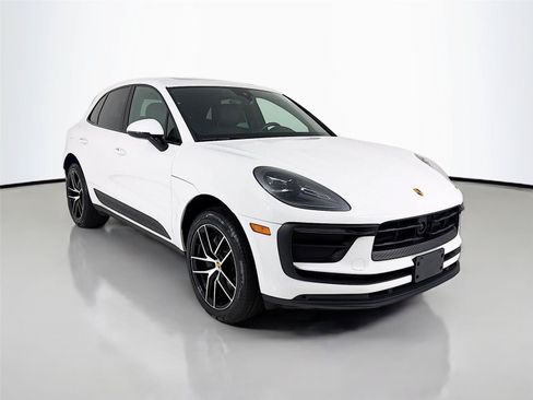 Certified 2023 Porsche Macan Turbo AWD/4WD image 29