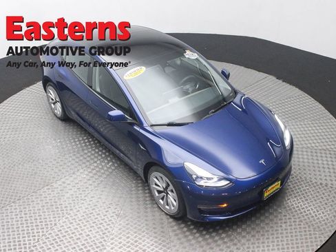 Used 2022 Tesla Model 3 Standard Range image 3