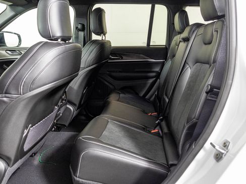 New 2026 Jeep Grand Cherokee Altitude image 36