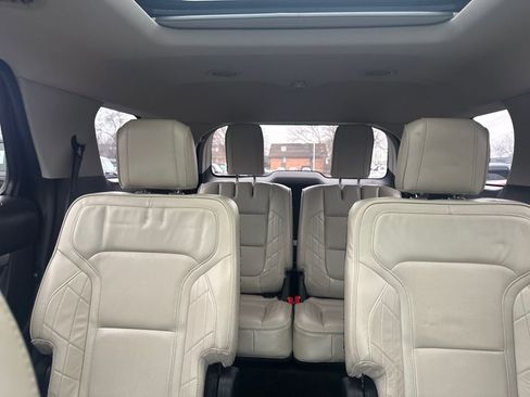 Used 2016 Ford Explorer Platinum image 25
