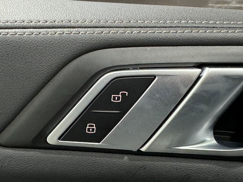 Used 2025 BMW X5 xDrive50e image 26