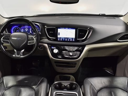 Used 2020 Chrysler Pacifica Touring-L Plus image 13