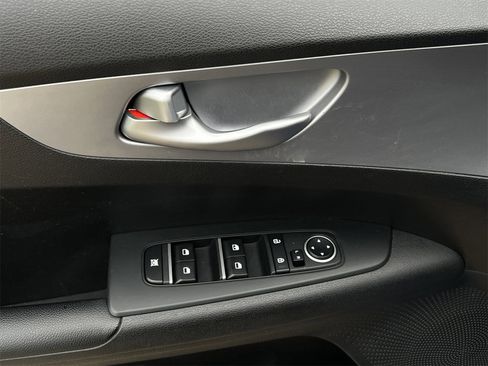 Used 2023 Kia Forte LXS image 22