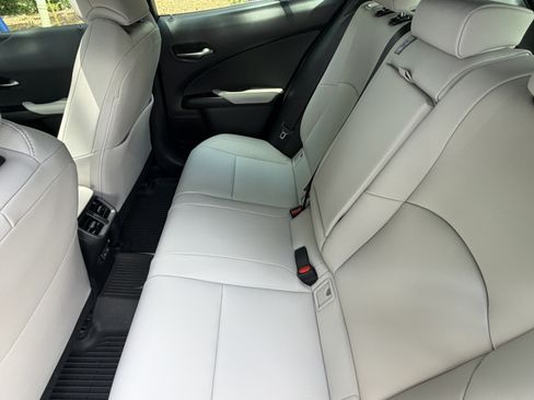 Used 2024 Lexus UX 250h F Sport FWD image 31