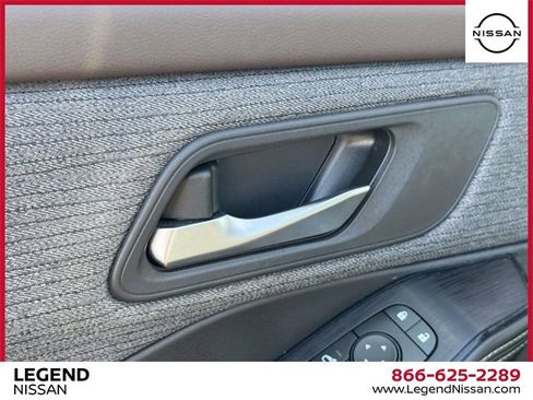 Used 2022 Nissan Rogue SV image 16