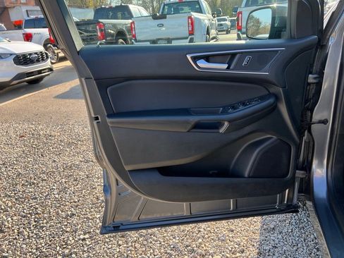 Used 2023 Ford Edge SEL image 11