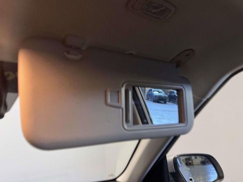 Used 2025 Hyundai Venue SEL FWD image 33