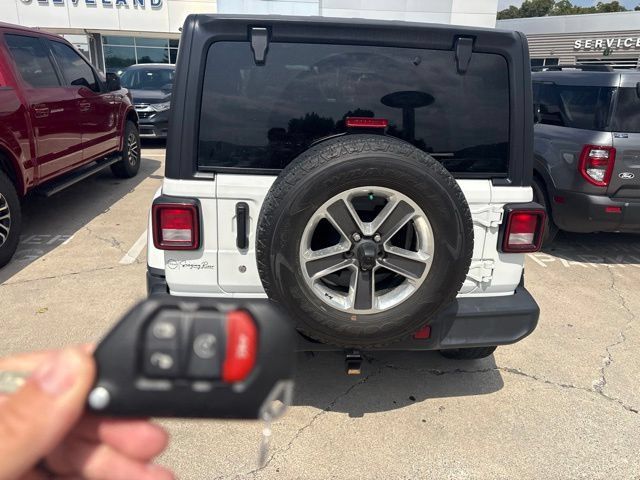 Used 2018 Jeep Wrangler Unlimited Sahara AWD/4WD image 13