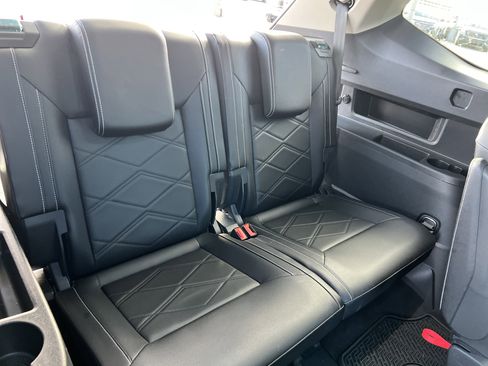 Certified 2025 Volkswagen Atlas SE image 31