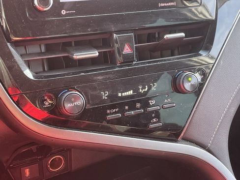 Used 2023 Toyota Camry SE image 7