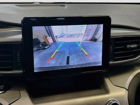 Used 2022 Ford Explorer XLT w/ Equipment Group 202A RWD image 14