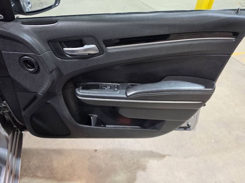 Used 2018 Chrysler 300 S w/ Safetytec Plus Group RWD image 33