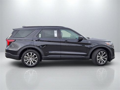 New 2026 Ford Explorer ST-Line image 3