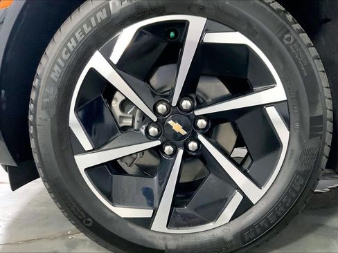 Used 2025 Chevrolet Equinox EV LT FWD image 9
