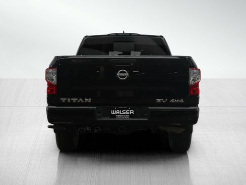Used 2024 Nissan Titan SV w/ SV Convenience Package image 4