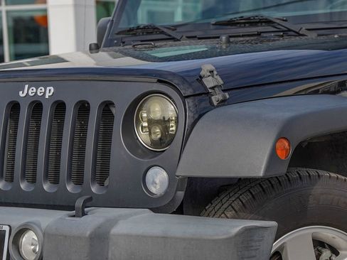 Used 2018 Jeep Wrangler Sport image 3