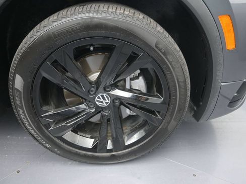 Used 2023 Volkswagen Tiguan SE R-Line FWD image 9