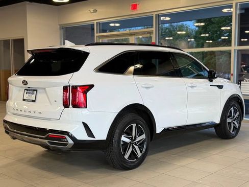 Used 2021 Kia Sorento S w/ Panoramic Sunroof Package FWD image 12