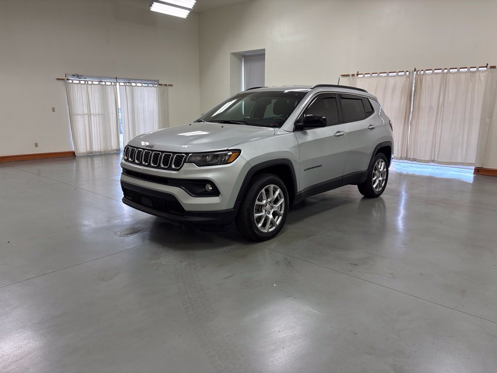 Used 2024 Jeep Compass Latitude AWD/4WD image 4