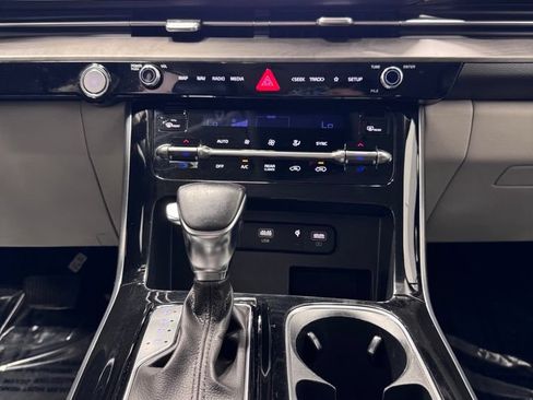 Used 2022 Kia Carnival SX FWD image 17