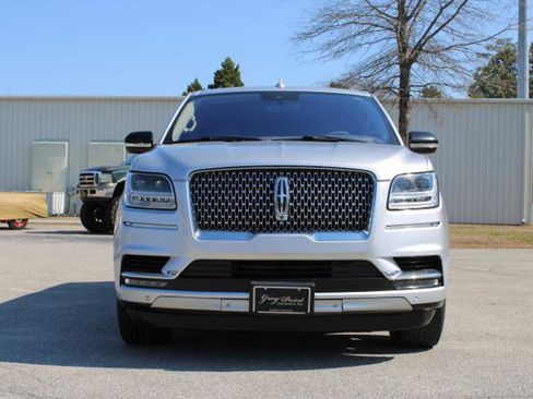 Used 2018 Lincoln Navigator L Reserve w/ Technology Package image 2