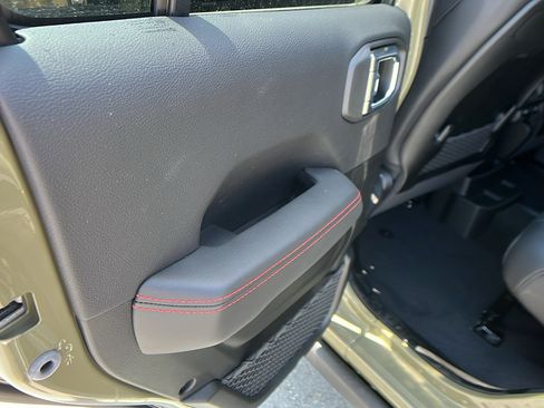 New 2025 Jeep Wrangler Unlimited Rubicon image 19