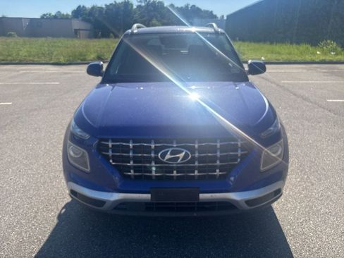 Used 2022 Hyundai Venue Limited w/ Cargo Package FWD image 2
