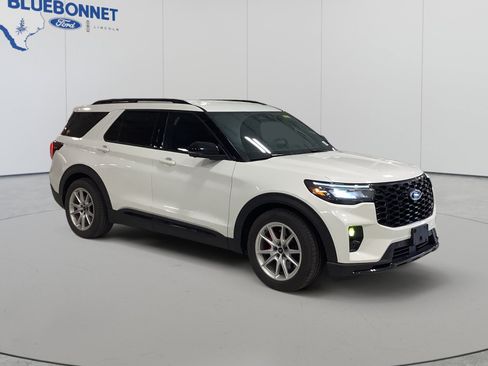 Used 2025 Ford Explorer ST RWD image 3