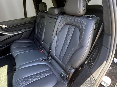 Used 2022 BMW X7 M50i w/ Dynamic Handling Package AWD/4WD image 22