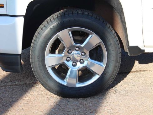 Used 2018 Chevrolet Silverado 1500 LT w/ Texas Edition AWD/4WD image 17