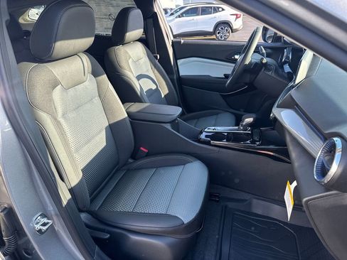 New 2026 Chevrolet Trax LT w/ LT Convenience Package FWD image 11