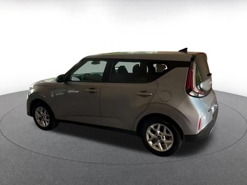 Used 2025 Kia Soul LX w/ LX Technology Package FWD image 10