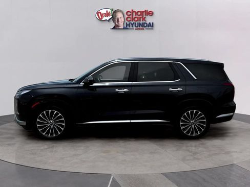 Used 2023 Hyundai Palisade Calligraphy w/ Cargo Package FWD image 2