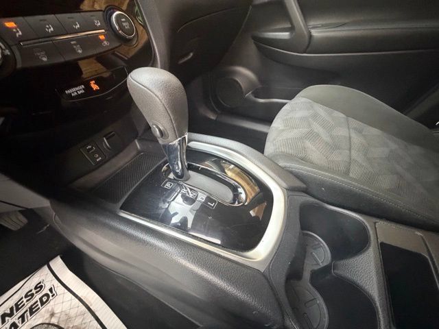Used 2016 Nissan Rogue S AWD/4WD image 22