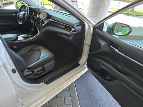 Used 2023 Toyota Camry SE w/ Cold Weather Package FWD image 12