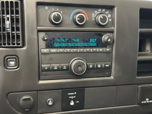 Used 2017 Chevrolet Express 2500 image 15