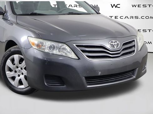 Used 2011 Toyota Camry LE FWD image 39