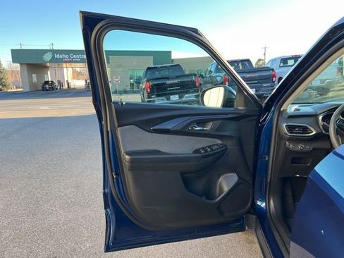Used 2022 Chevrolet TrailBlazer LT AWD/4WD image 25