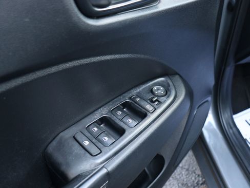 Used 2023 Hyundai Venue Limited image 29