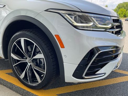 Used 2022 Volkswagen Tiguan SEL R-Line AWD/4WD image 28