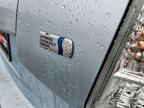 Used 2013 Toyota Prius V Three image 17