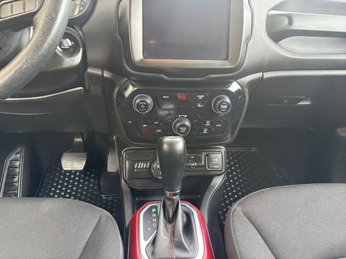 Used 2022 Jeep Renegade Trailhawk AWD/4WD image 13