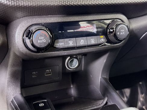 Certified 2021 Nissan Kicks SV FWD image 8