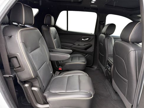Used 2022 Chevrolet Traverse Premier image 19
