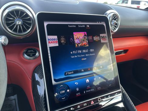 Used 2022 Mercedes-Benz SL 63 AMG 4MATIC image 29