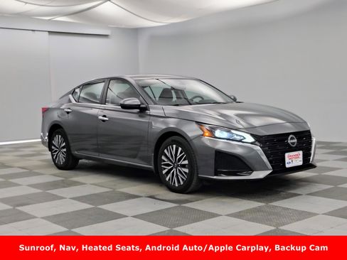 Used 2023 Nissan Altima 2.5 SV w/ SV Premium Package AWD/4WD image 1